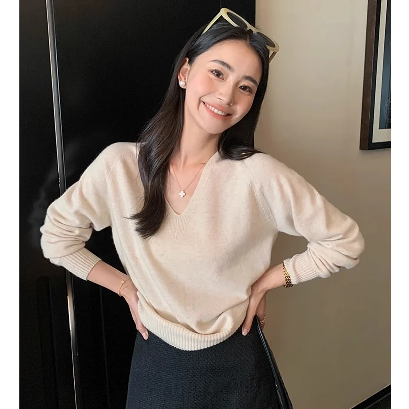 鄂尔多斯市羊绒衫女V领秋冬纯色宽松套头毛衣羊毛衫针织打底衫女