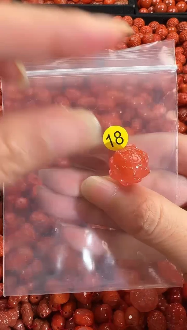 颈饰未镶嵌南红玛瑙1