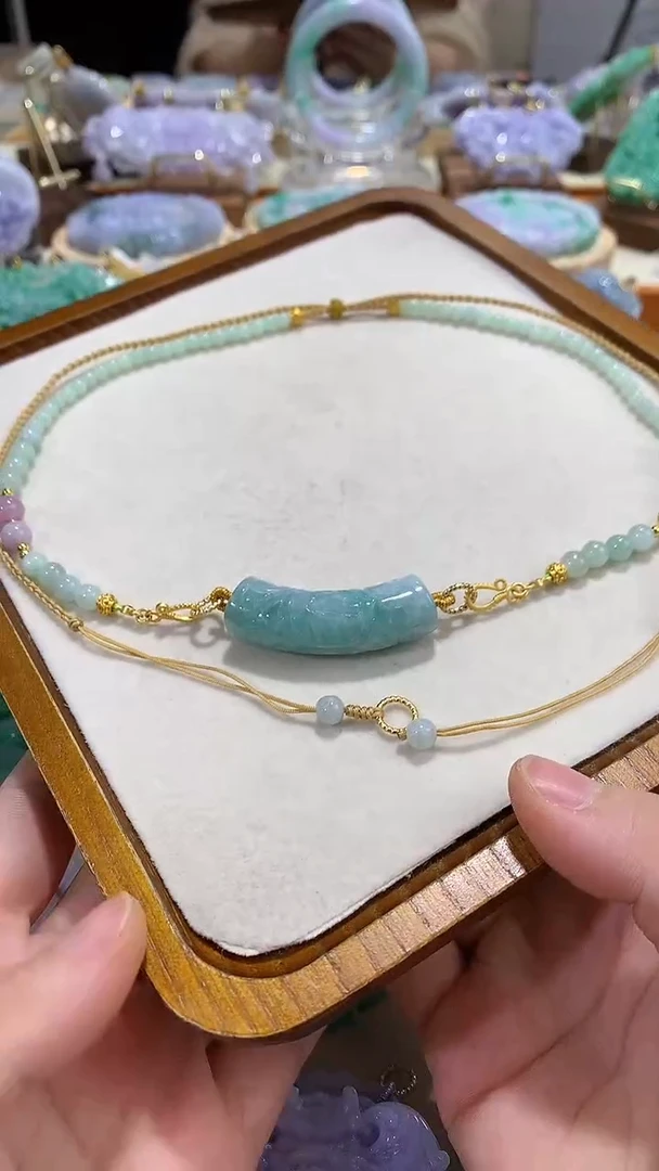 颈饰未镶嵌翡翠吊坠