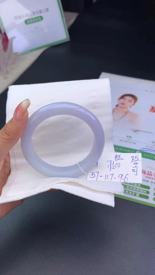 翡翠手镯未镶嵌玉手镯