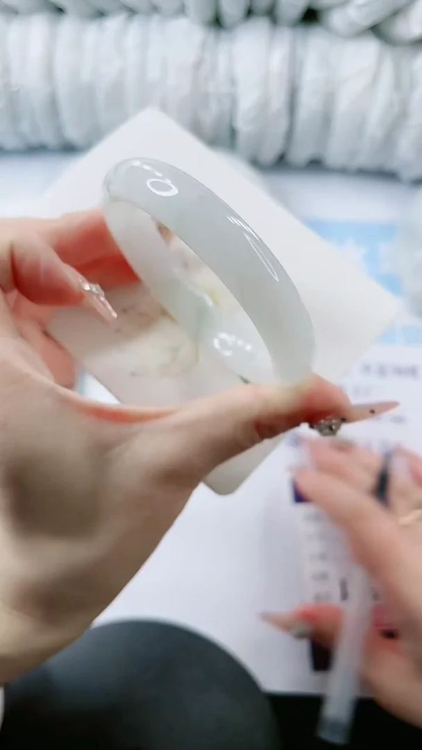 【闪购商品】石英质玉手镯未镶嵌多样性发货L351