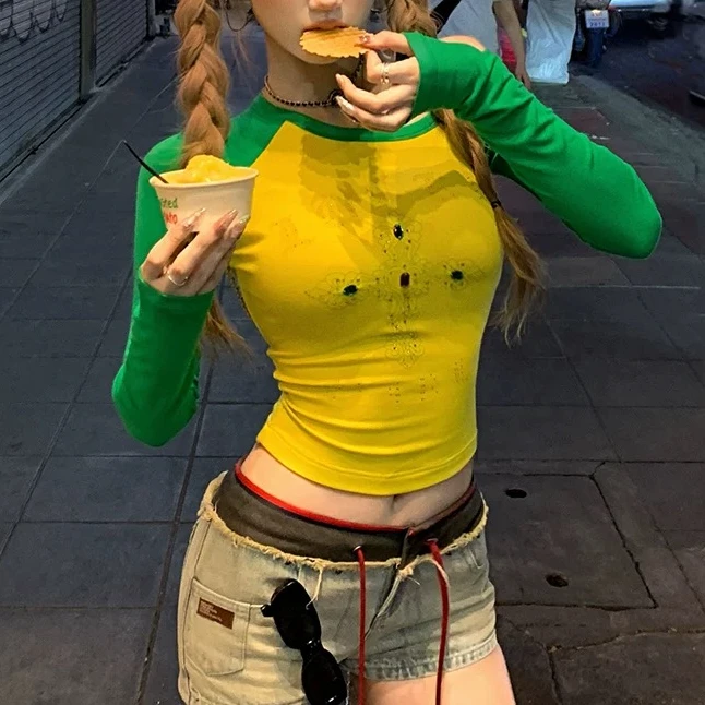 美漫辣妹 设计感撞色烫钻露肩T恤女辣妹修身显瘦上衣春长袖短款