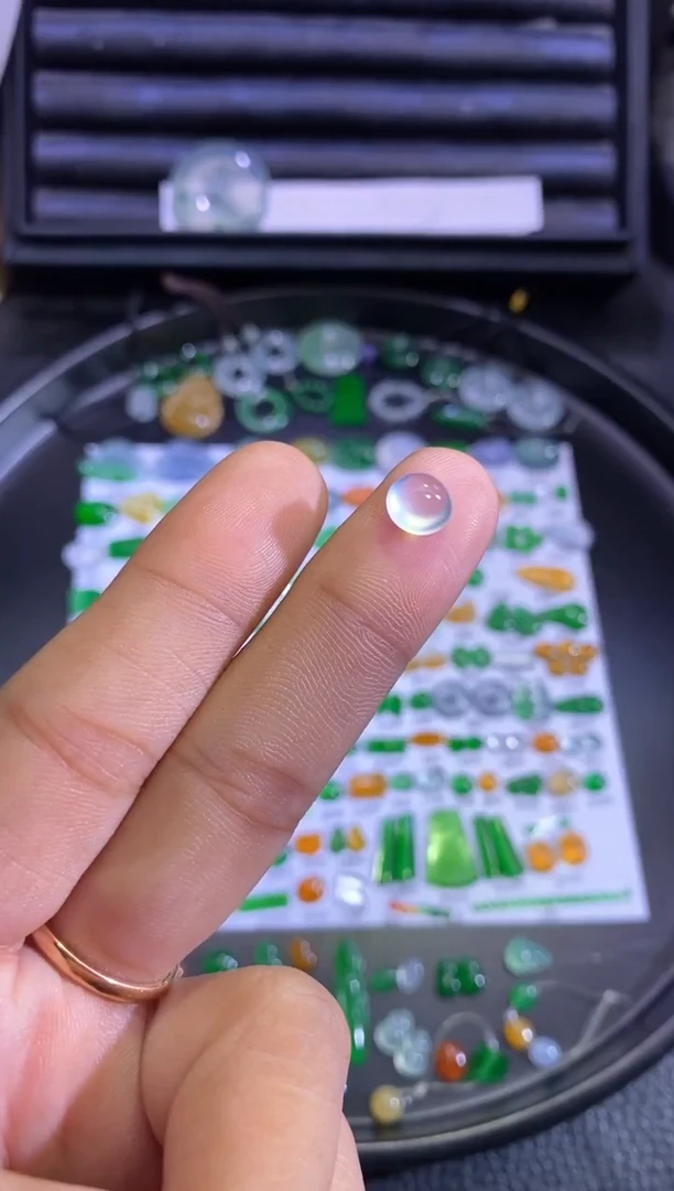 未镶嵌挂件翡翠蛋面