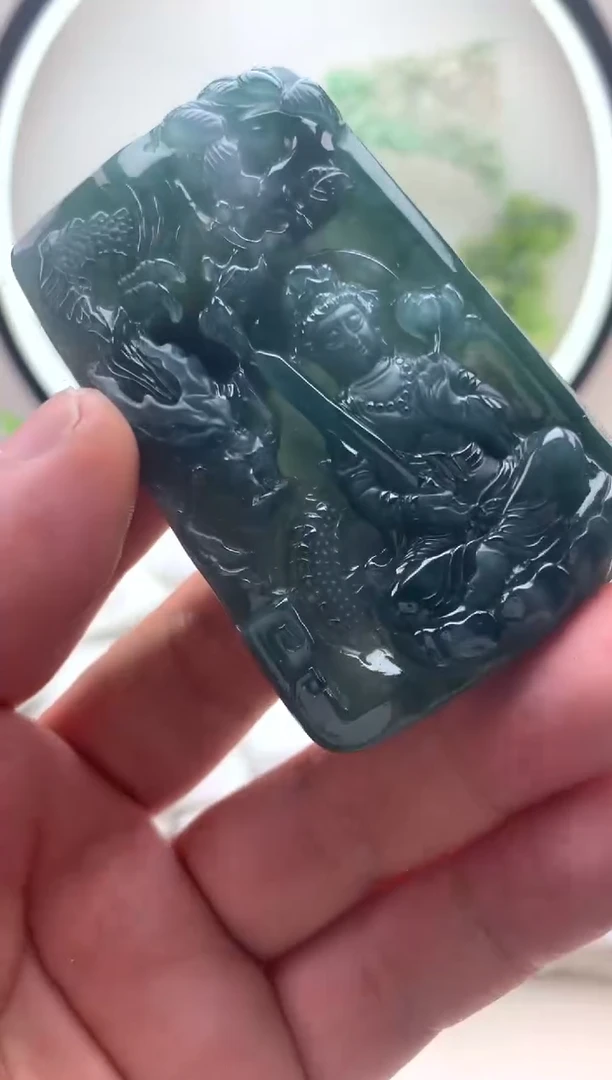 颈饰未镶嵌翡翠虚空藏