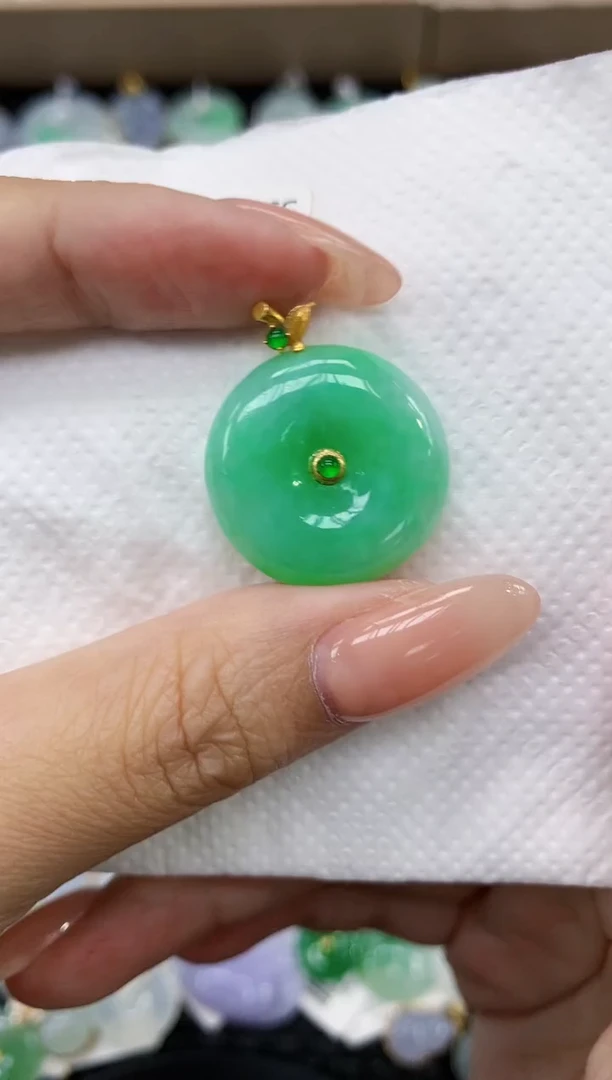 颈饰18K金镶嵌翡翠11111111111