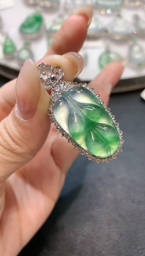 【闪购商品】翡翠吊坠(不含链)18K金镶嵌D42