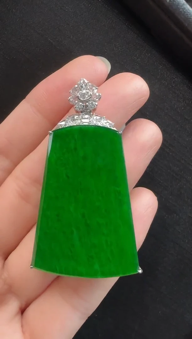 颈饰18K金镶嵌翡翠630无事牌一个