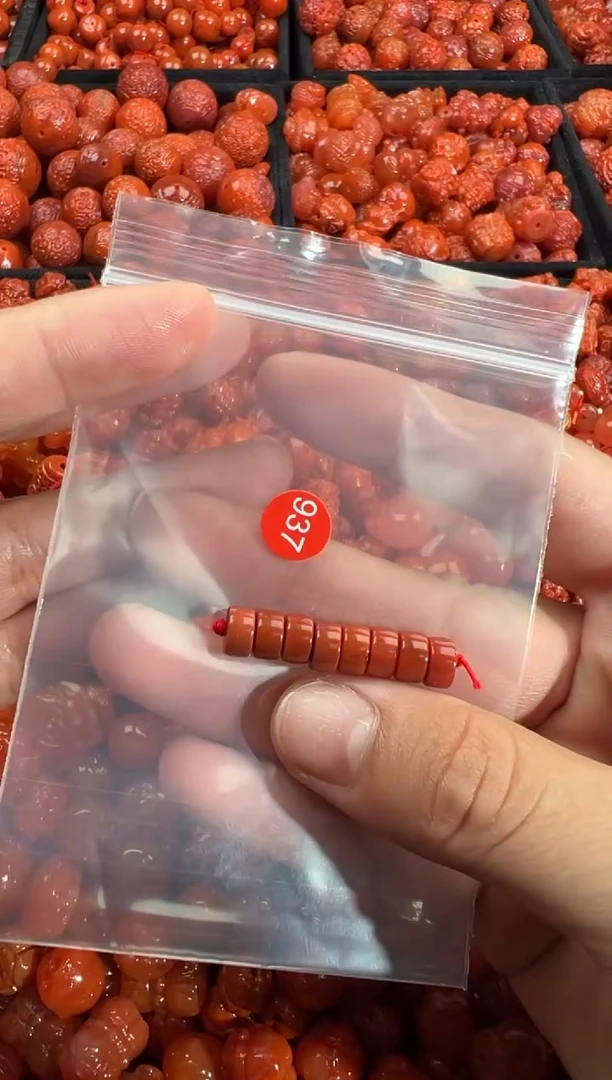 南红玛瑙未镶嵌颈饰1