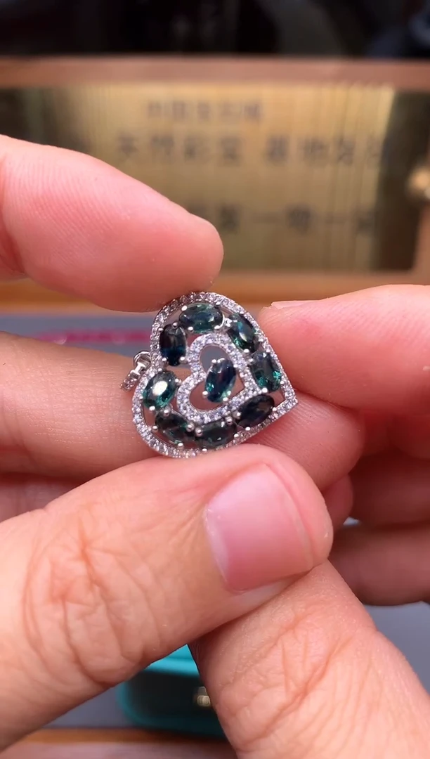 【闪购商品】蓝宝石颈饰银S925镶嵌........