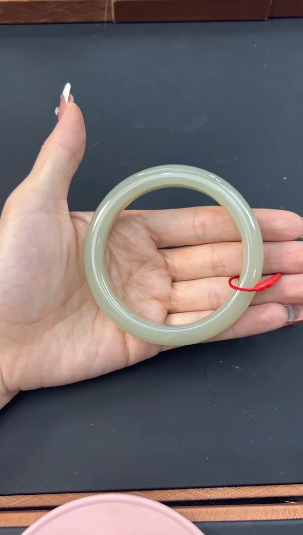 【闪购商品】和田玉手镯未镶嵌且末微色差近矿61+手镯