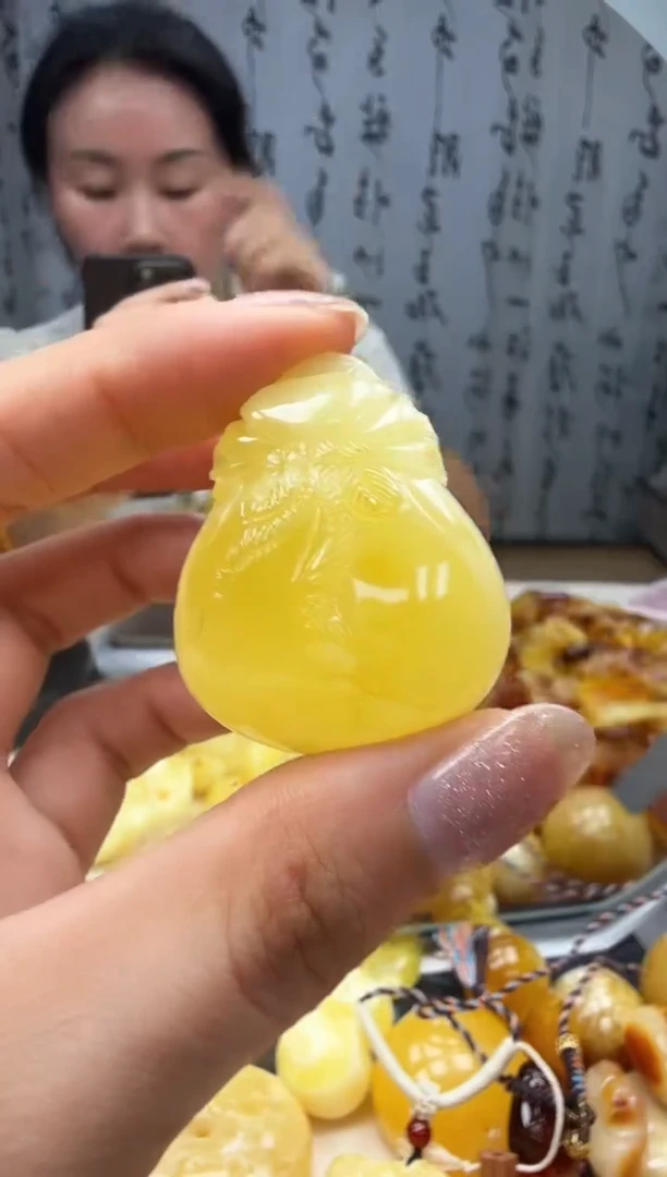 裸石琥珀未镶嵌如图