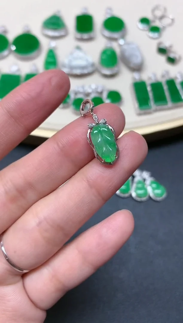 【闪购商品】翡翠吊坠(不含链)18K金镶嵌Q191|1280