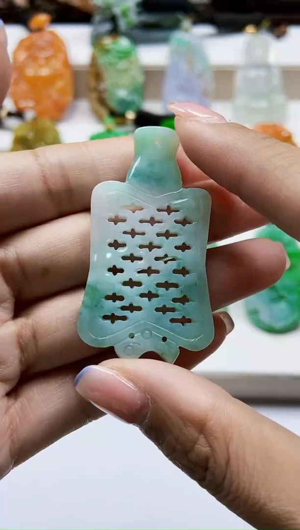 颈饰未镶嵌翡翠翡翠A货