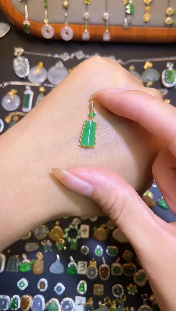 翡翠18K金镶嵌吊坠(不含链)天然a货翡翠