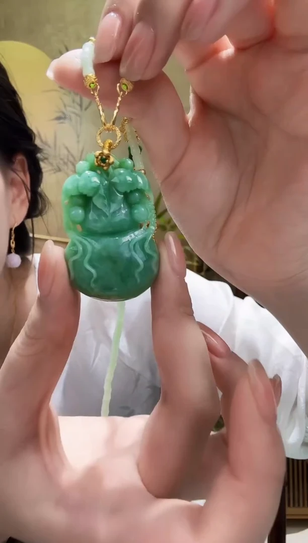 颈饰未镶嵌翡翠吊坠