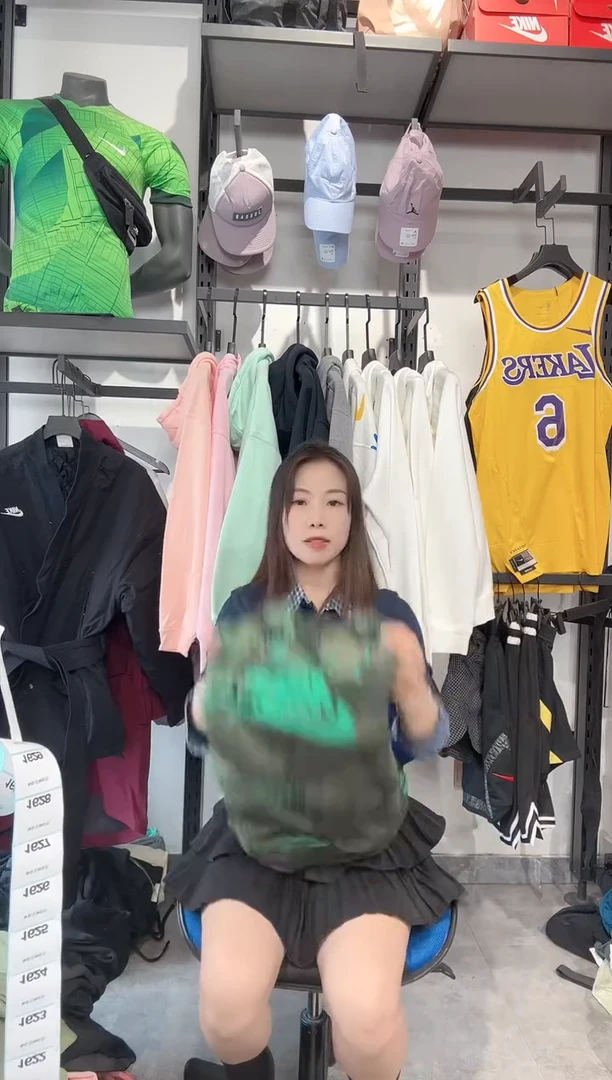 1620    编码 瑕疵款直播间过款为准 尺码145
