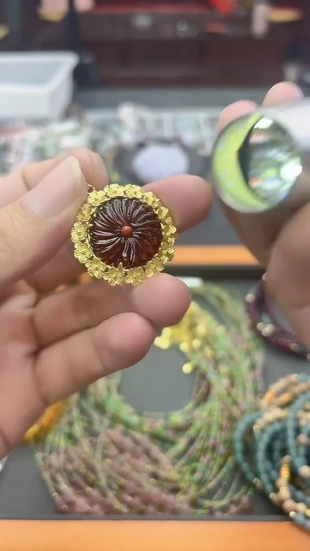 颈饰未镶嵌翡翠太阳花泊吊坠