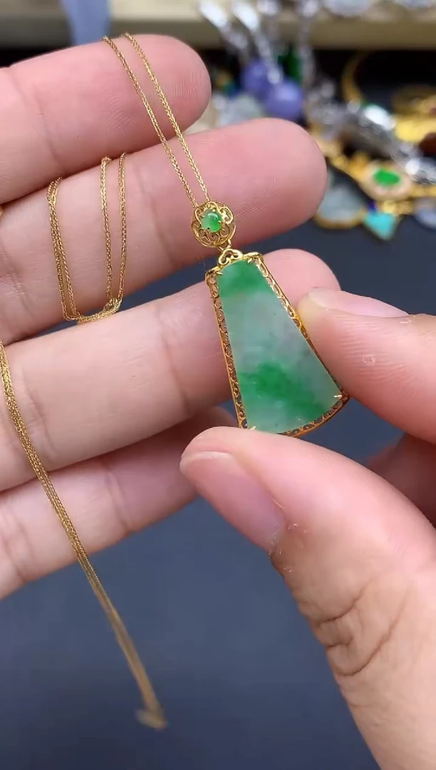 颈饰18K金镶嵌翡翠304-春日珠宝