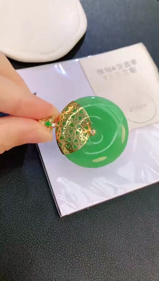 翡翠18K金镶嵌颈饰赠礼盒证书 麦麦