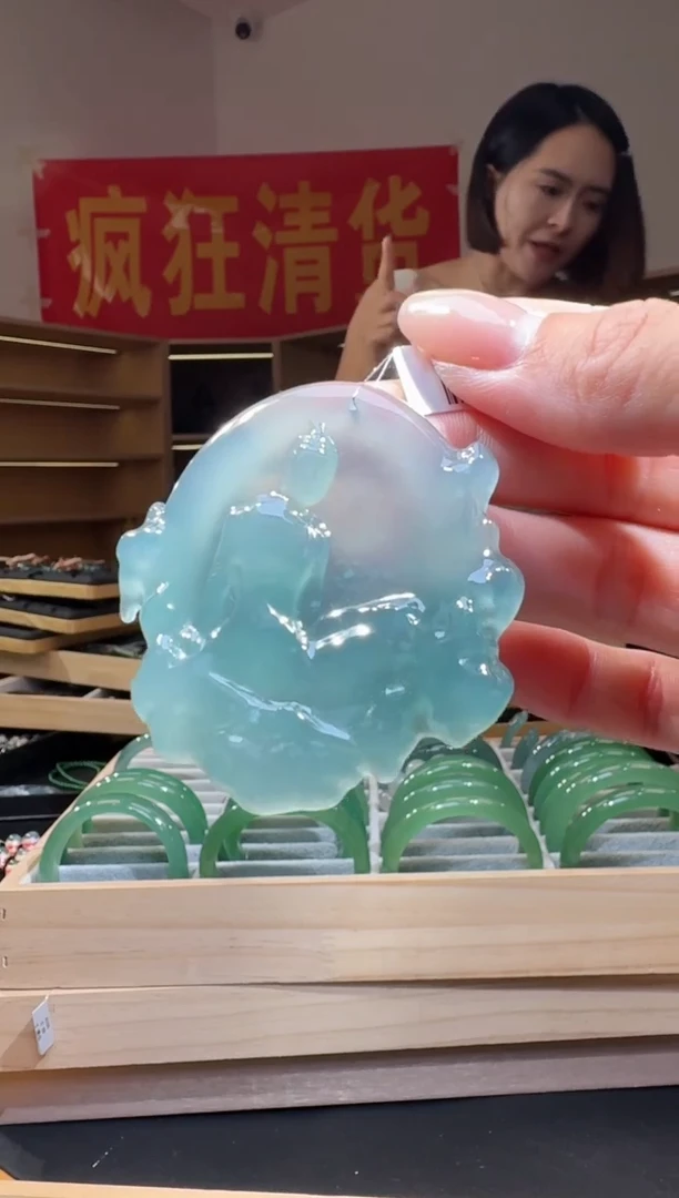 翡翠未镶嵌吊坠(不含链)自在观音