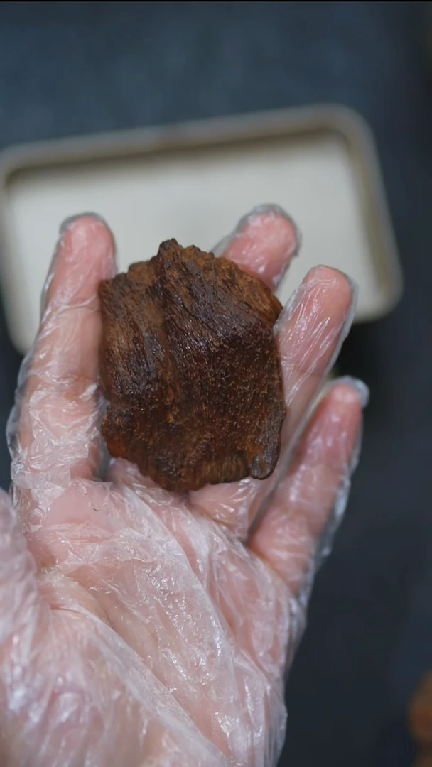 沉香沉香碎屑富森红土沉水香料21.23克