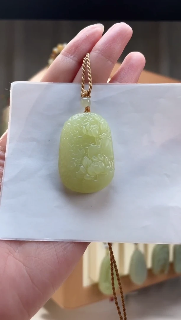颈饰未镶嵌和田玉?****?黄口荷花