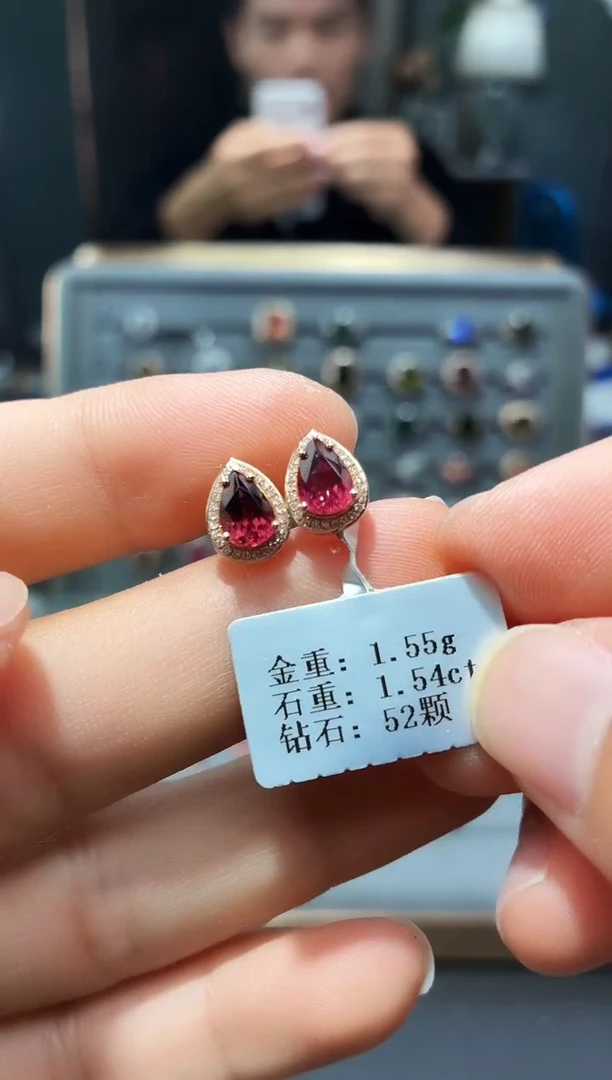18K金镶嵌耳饰碧玺1.54配钻
