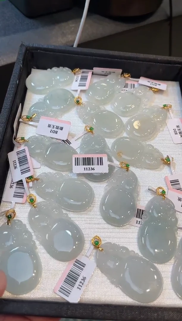 颈饰18K金镶嵌翡翠11236/多样性发一个