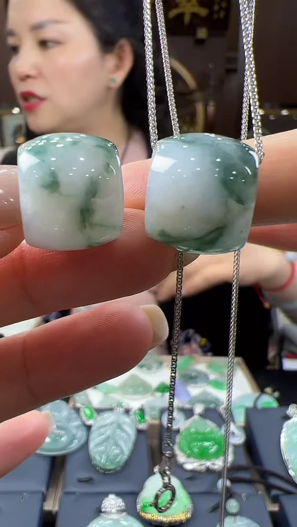 【闪购商品】翡翠挂件未镶嵌路路通项链一套