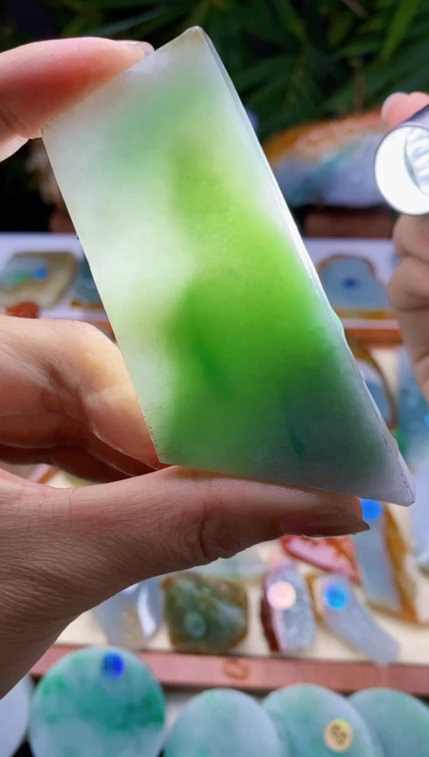 定制翡翠未镶嵌翡翠