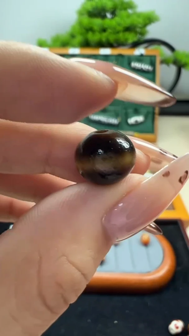 玛瑙/玉髓（覆膜）颈饰未镶嵌8.（微瑕）