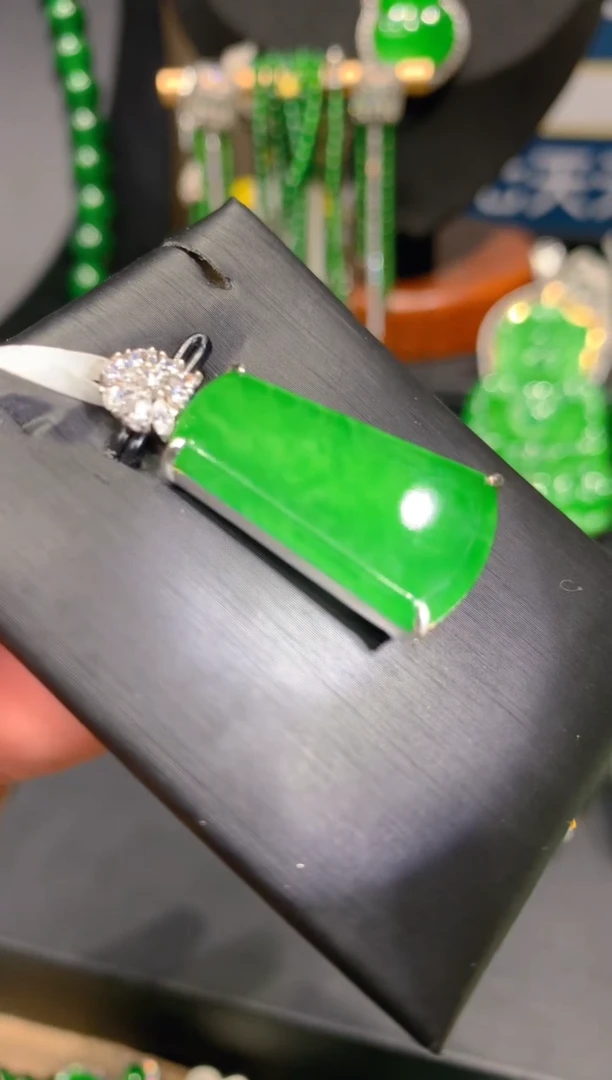 翡翠未镶嵌颈饰6一季