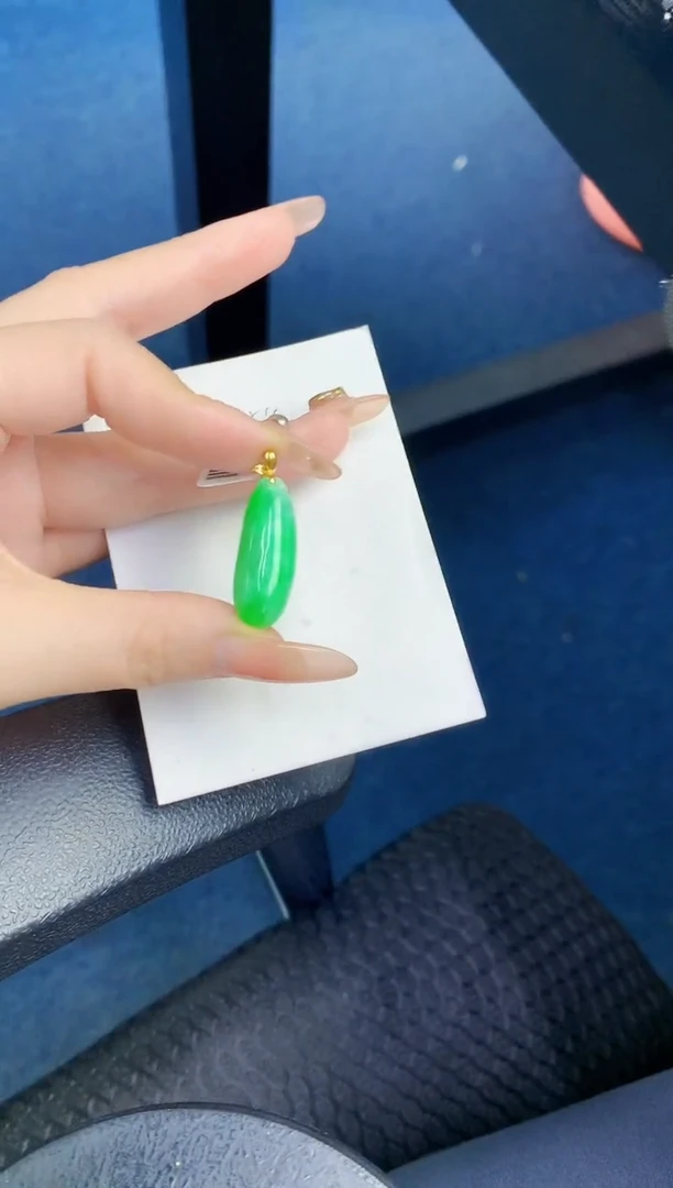 颈饰18K金镶嵌翡翠缅甸天然翡翠A货