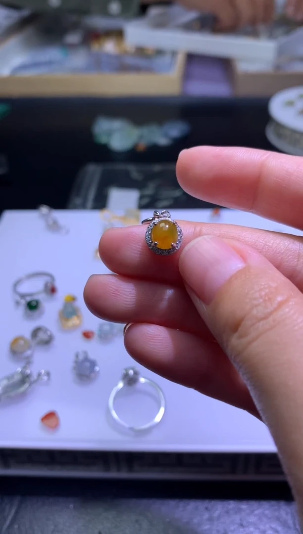 颈饰未镶嵌翡翠净货