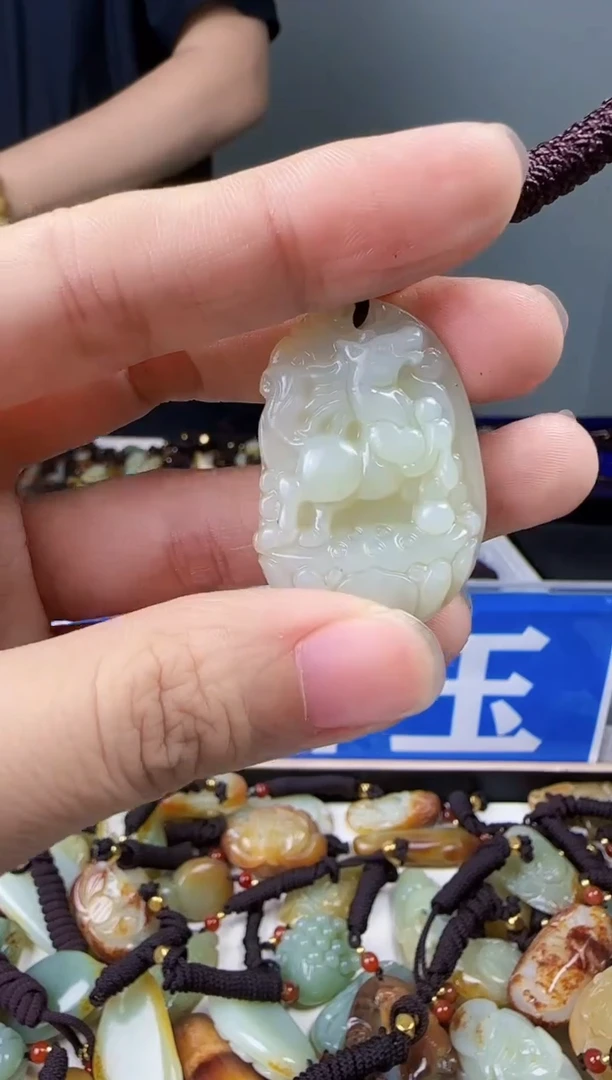 和田玉未镶嵌颈饰1