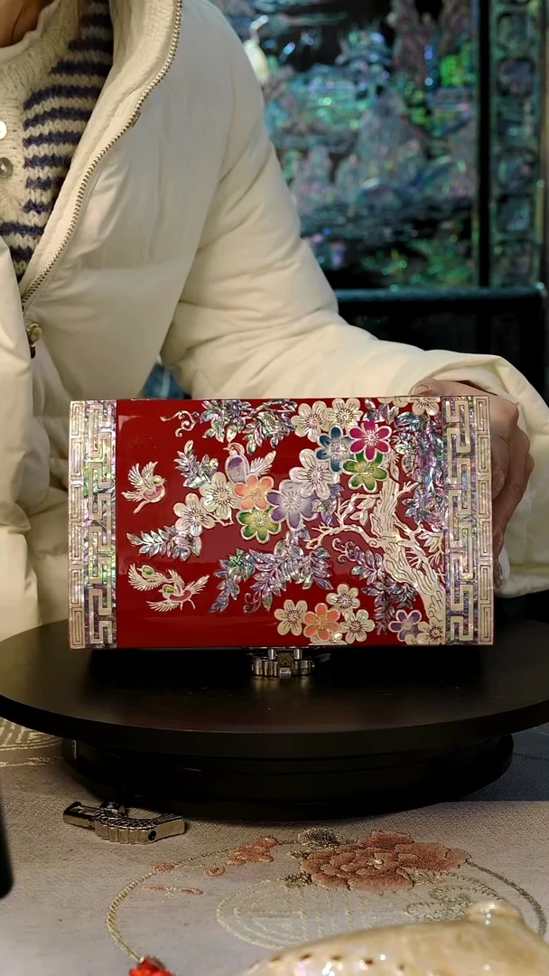 鱼锁满贝底·弘贝雅螺钿漆器文化馆