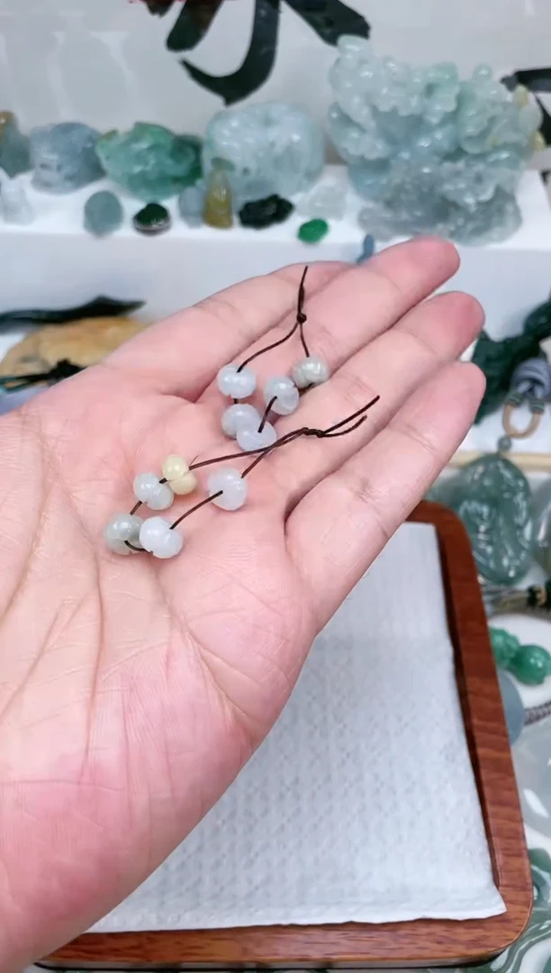 【闪购商品】翡翠颈饰未镶嵌南瓜珠