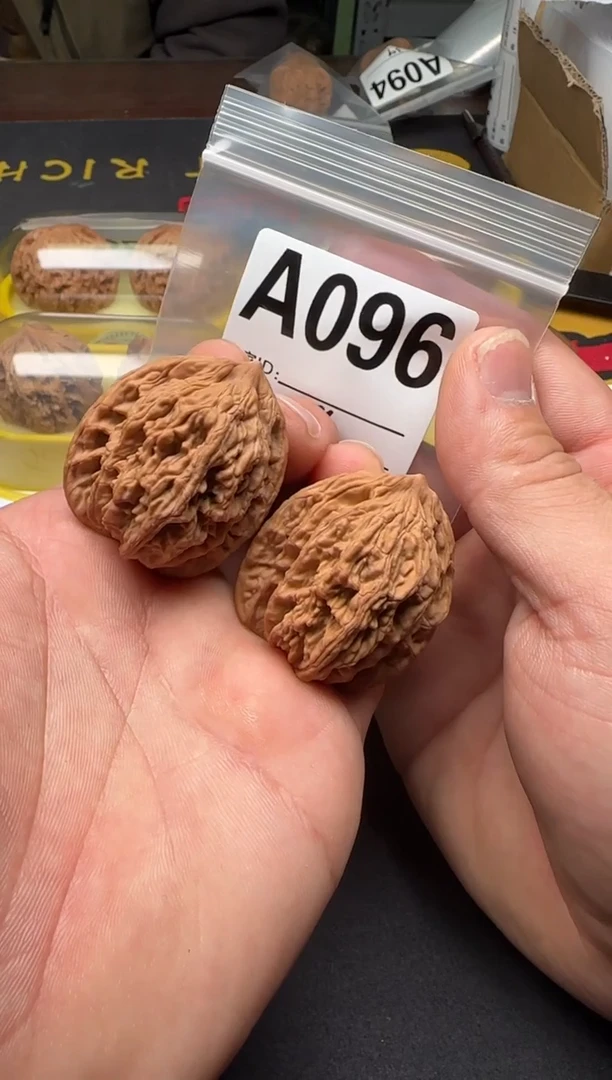 吊坠文玩核桃39麦虎A096