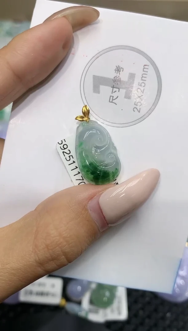 颈饰18K金镶嵌翡翠111111111111