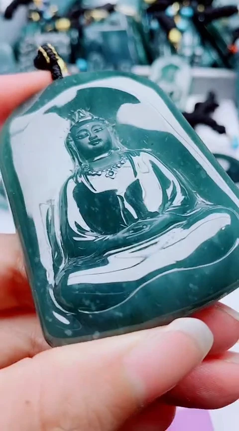 颈饰未镶嵌翡翠