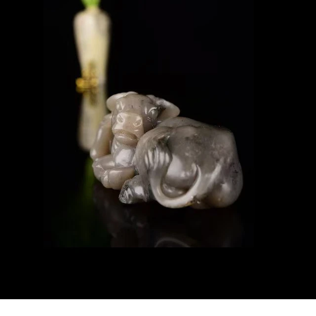 国石/老性结晶牛角底坑头洞有转乾坤把件（王一帆）/大师雕/ST1427