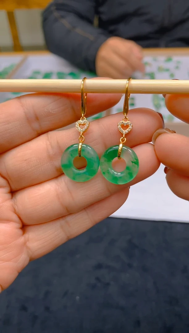 【闪购商品】石英质玉耳钉银S925镶嵌冰美人A货非洲翠