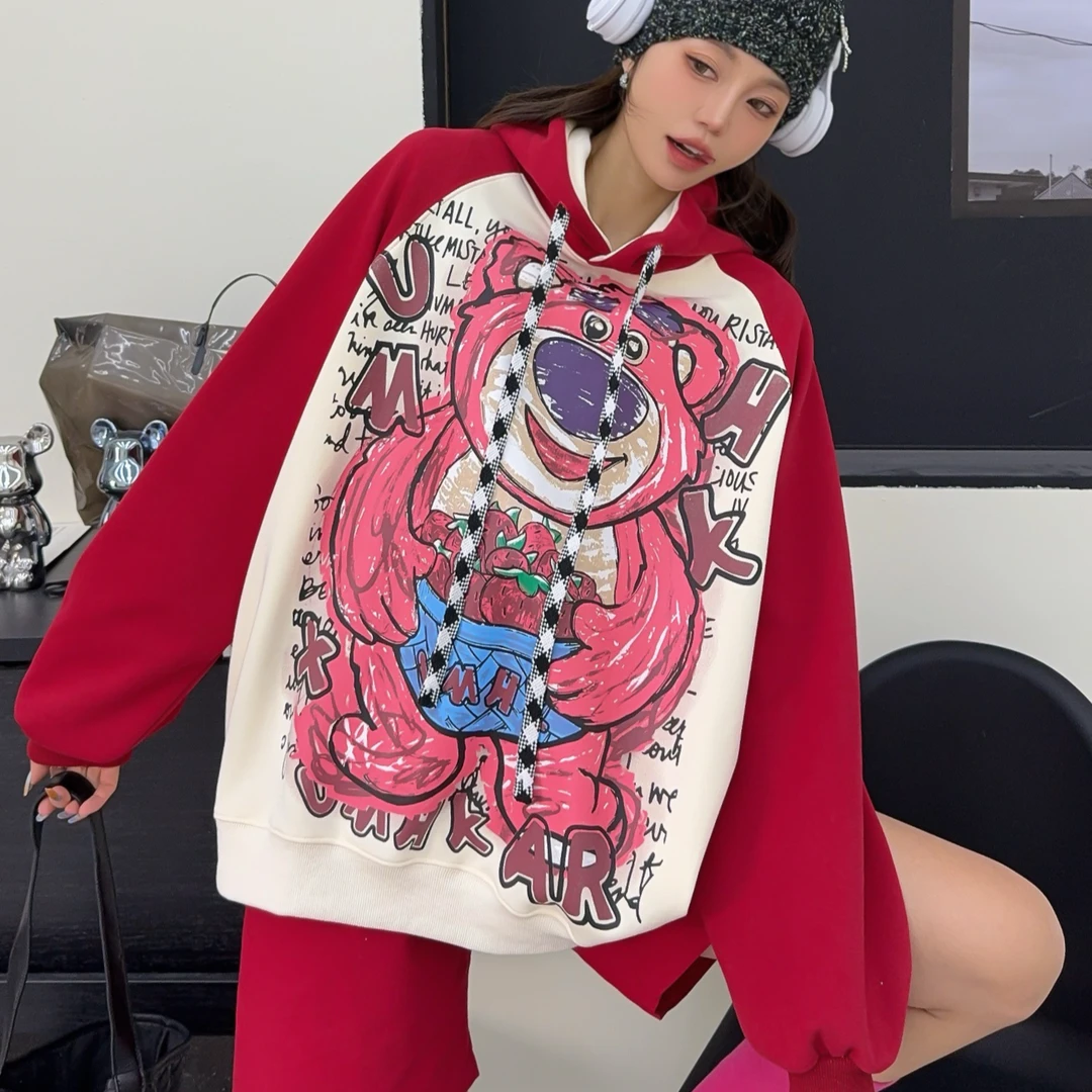 《节日快乐草莓熊潮牌加绒卫衣》长袖时尚红色连帽宽松加厚秋冬卡通