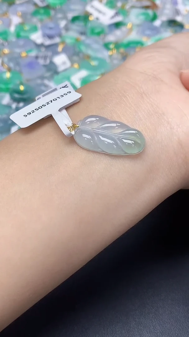 翡翠未镶嵌颈饰天然缅甸a货翡翠