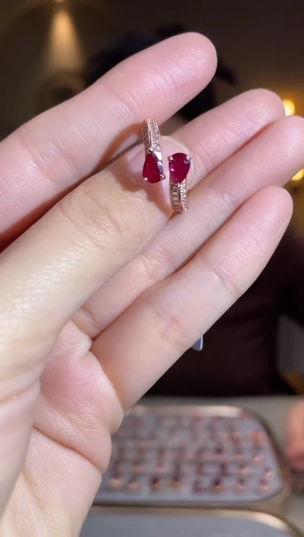 银S925镶嵌手饰红宝石手饰