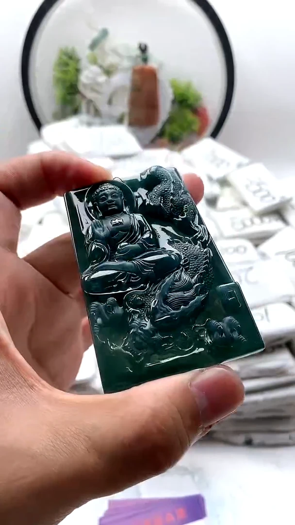 翡翠未镶嵌颈饰阿弥陀佛