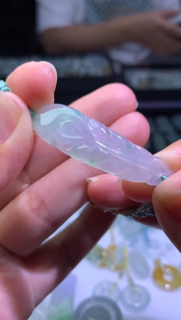 翡翠未镶嵌颈饰净货