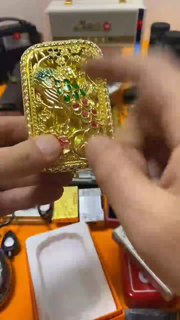 瓷片闪购商品 如图所示