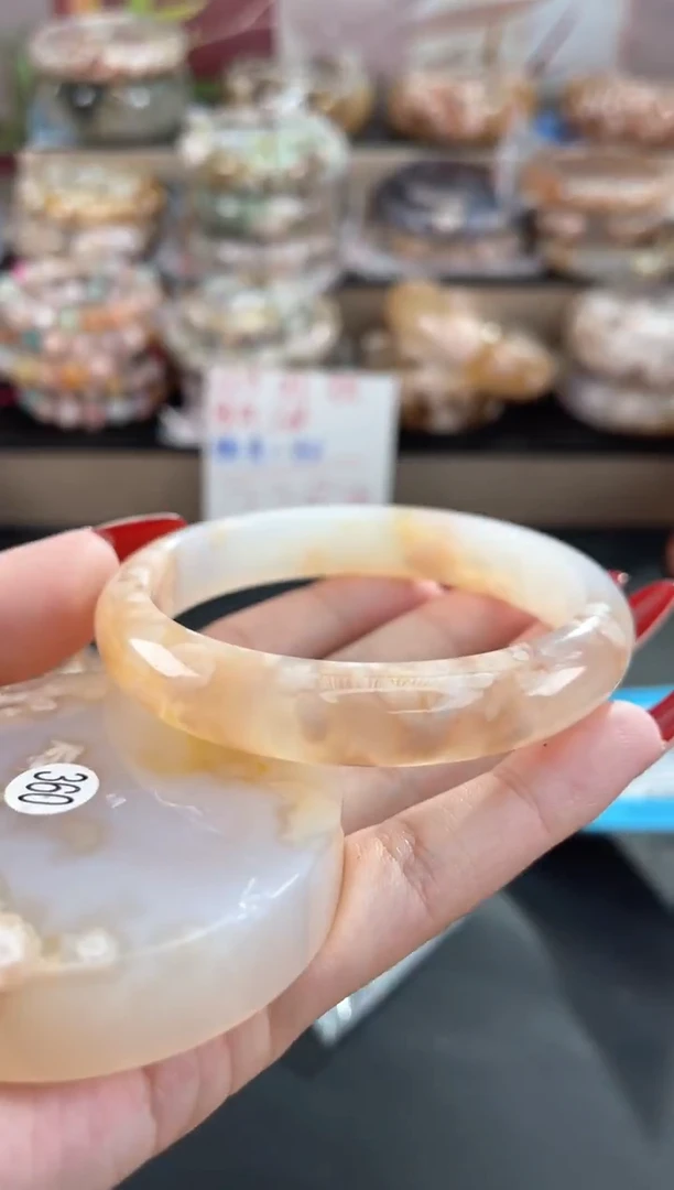 未镶嵌手镯石英质玉60