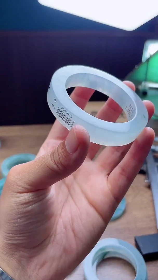 定制翡翠手镯未镶嵌大*子定制